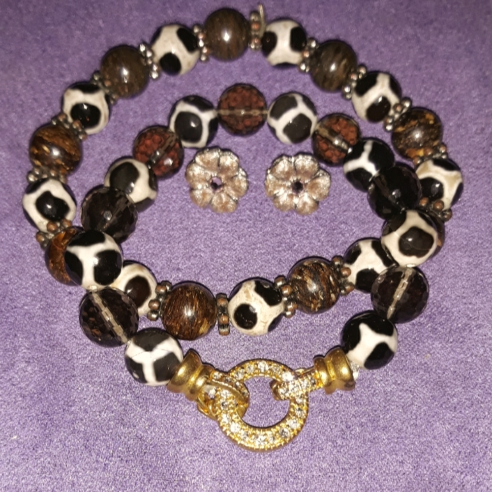 Bracelet/Earrings set..standard..brown/cream
